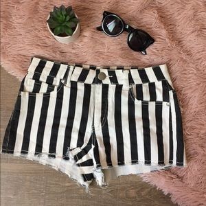 striped shorts••